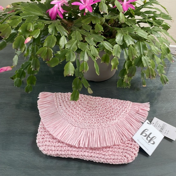 Beyond the Beach Raffia clutch - Picture 11 of 14